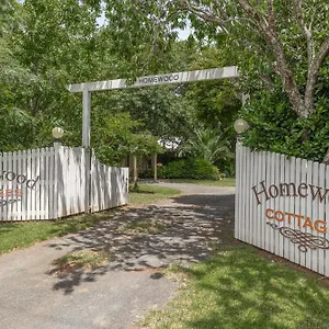 homewood-cottages.queenslandhotels.net/