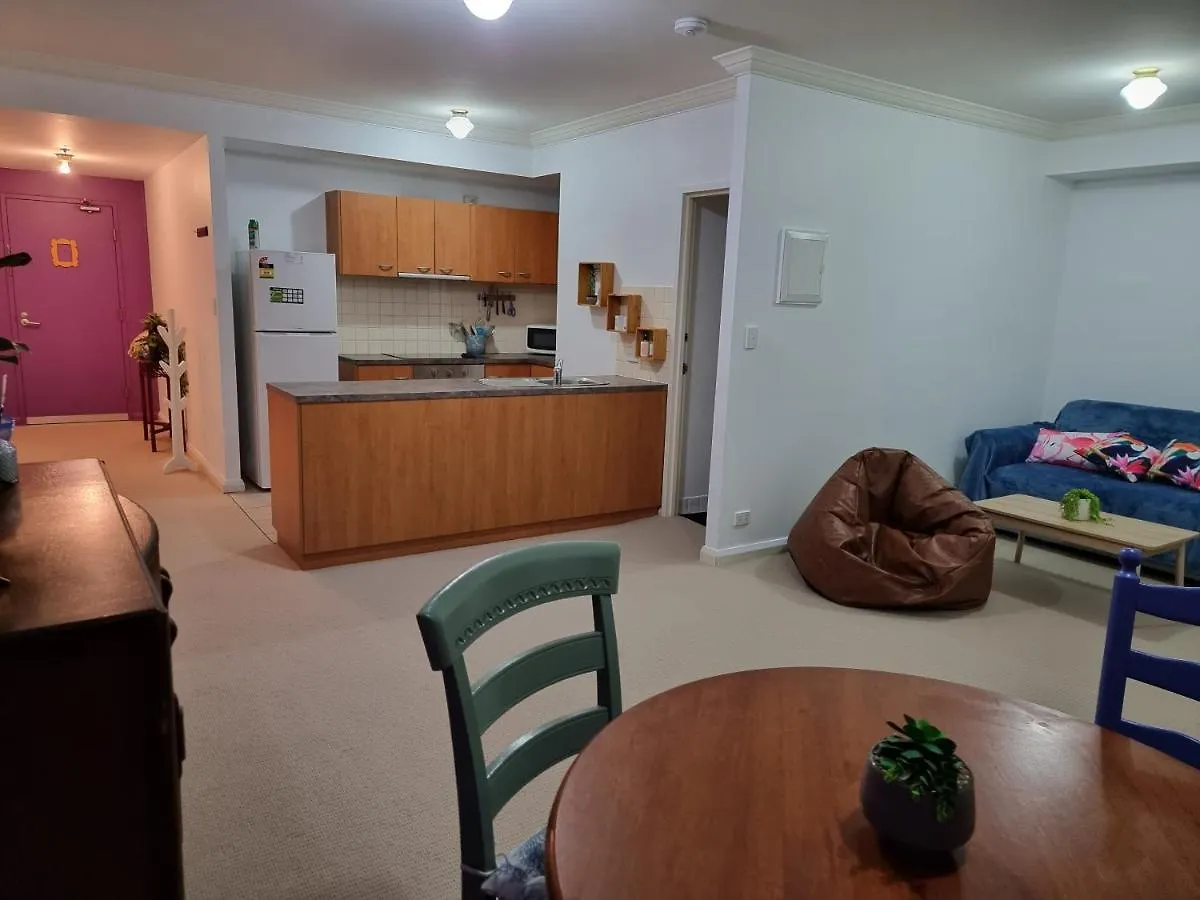 Little Monica Apartment- Spacious, Affordable & Central location