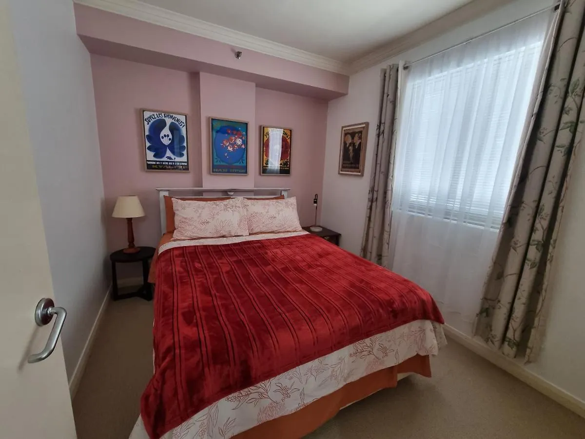 Little Monica Apartment- Spacious, Affordable & Central Perth Australia